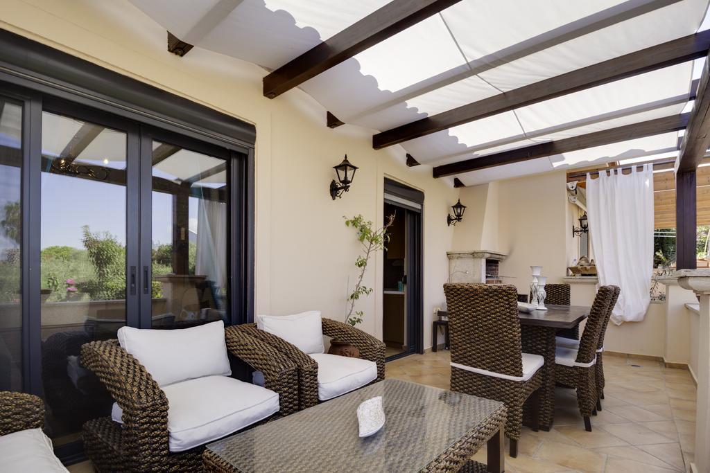 Luxury 2Br Apartment 50M From Beach Pefkochori Exterior photo